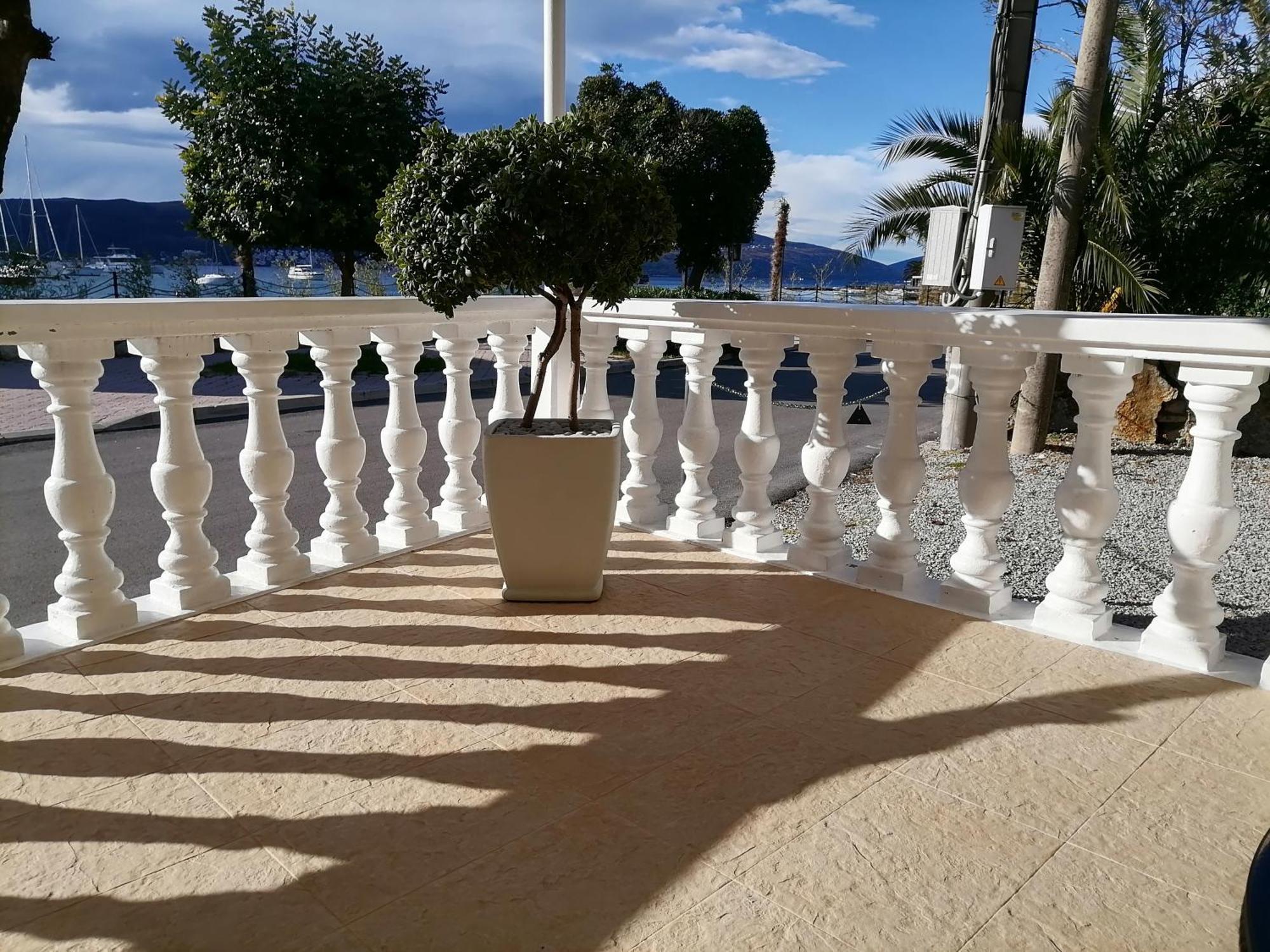 Apartment Casa Sul Mare Тиват Екстериор снимка